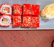 Ролл Калифорния с лососем