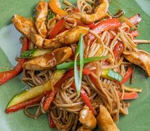 Удон с курицей