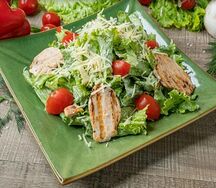 Салат Цезарь с курицей