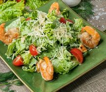 Салат Цезарь с креветкой