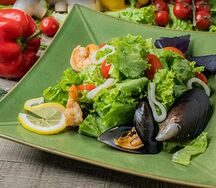 Салат с морепродуктами