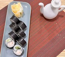 Ролл Инь-янь с креветкой