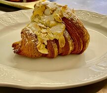 Миндальный круассан