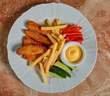 Куриные наггетсы с сырным соусом