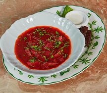 Борщ с чесночными гренками