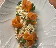 Салат Оливье с лососем