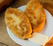 Пирожки и сыр
