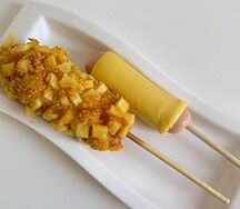 Корн-дог Чеддер с картошкой фри
