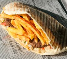 Гиро с говяжьими котлетками