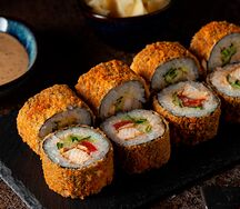 Горячий ролл Цезарь с курицей