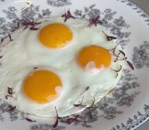 Три яйца, приготовленные любым способом