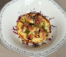 Халуми, сезонный фрукт, трюфель