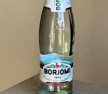 Вода Боржоми газированная в стекле