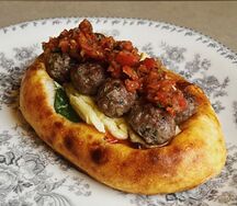 Лепешка с митболами