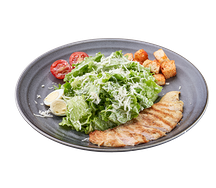 Салат Цезарь с куриной грудкой