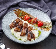 Говядина обжареная на гриле с рисом 