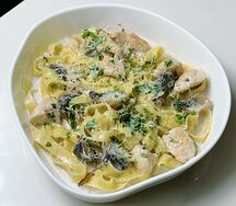 Феттуччине с курицей и грибами