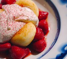 Сырники с клубничным соусом