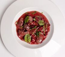 Куриная печень с вишней в сметанном соусе