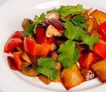 Жаркое из куриной грудки с овощами
