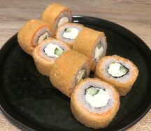 Горячий ролл с курицей