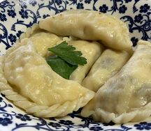 Вареники по-домашнему с грибами и картошкой (ручная лепка)