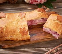 Пирог с клубникой и креметте