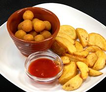 Картофель по-деревенски с сырными шариками