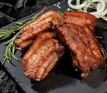 Шашлык из свиных ребрышек на углях