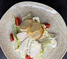Салат Цезарь с курицей