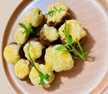 Запеченные грибы с сыром сулугуни