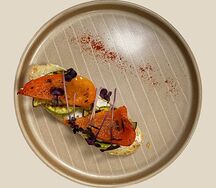 Брускетта с овощами и сливочным соусом