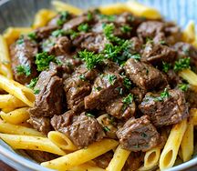 Печень по-строгановски с макаронами
