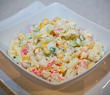 Салат из крабовых палочек и кукурузы