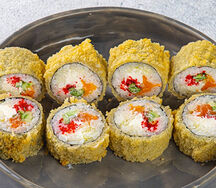 Ролл Темпура с лососем и сладким васаби