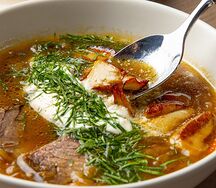 Щи с квашеной капустой и белыми грибами