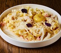 Карбонара с кальмаром и беконом