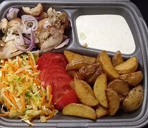 Шаверма куриная на тарелке