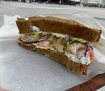 Ломоть Святой Нос с креветкой северной