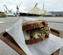 Ломоть с треской Кильдинская Банка Саламур