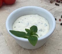 Белый фирменный соус 