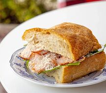Панини с копченой индейкой    