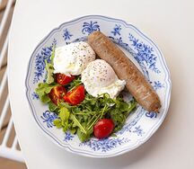 Итальянский завтрак с колбасками сальсичча