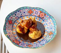 Профитроли с шоколадным соусом   