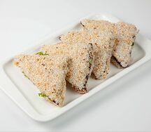 Сэндвич с лососем в кунжуте