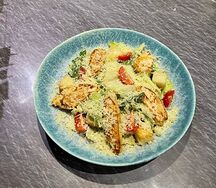Салат Цезарь с курицей