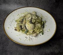 Феттучини с курицей и шампиньонами