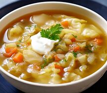 Щи из свежей капусты со сметаной