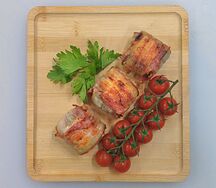 Шампиньоны, фаршированные творожным сыром с зеленью и беконом