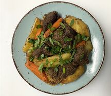Томленная в казане говядина с картофелем
